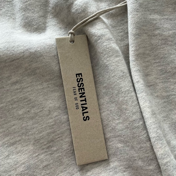 (SOLD) Essentials Fear of God Relaxed Crewneck - Picture 10 of 15